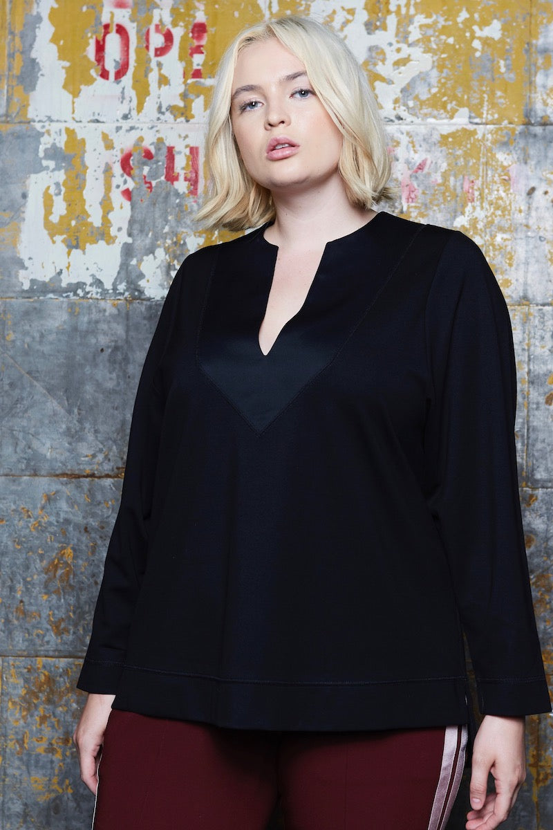 Shegul Isabelle Punto Di Roma Sweatshirt black plus size CoverstoryNYC